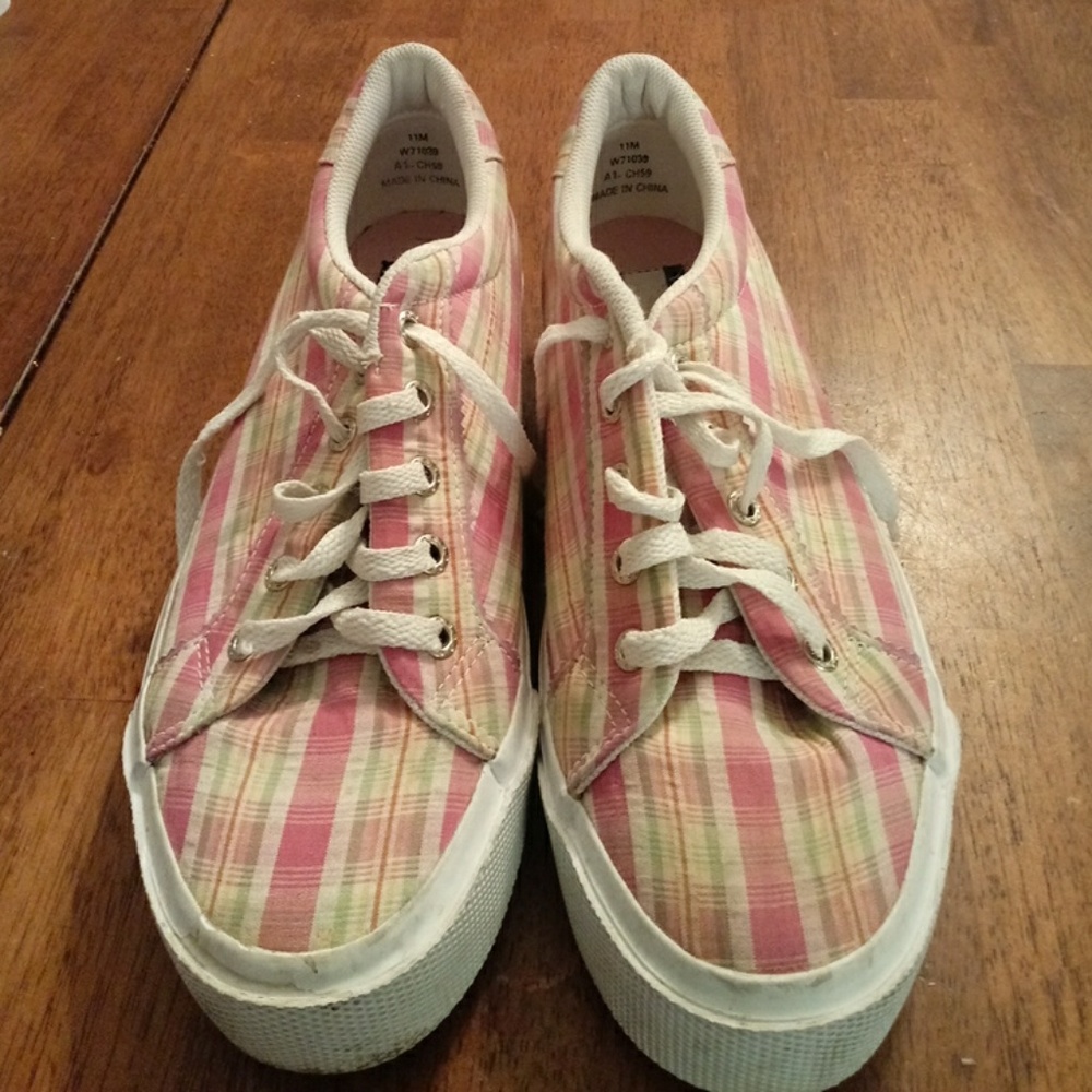 Tommy Hilfiger tennis shoes